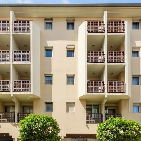 Pierre & Les Citronniers 3* מנטון