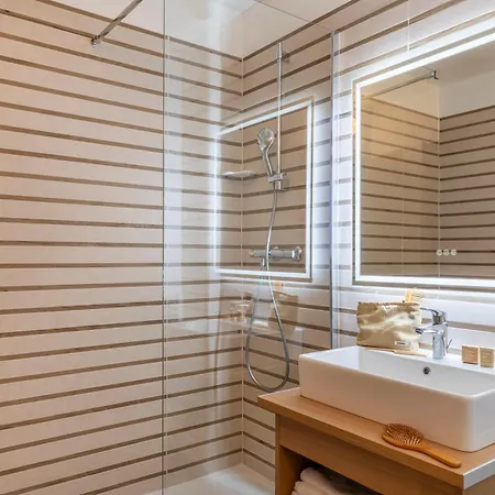 Pierre & Les Citronniers Aparthotel 3*