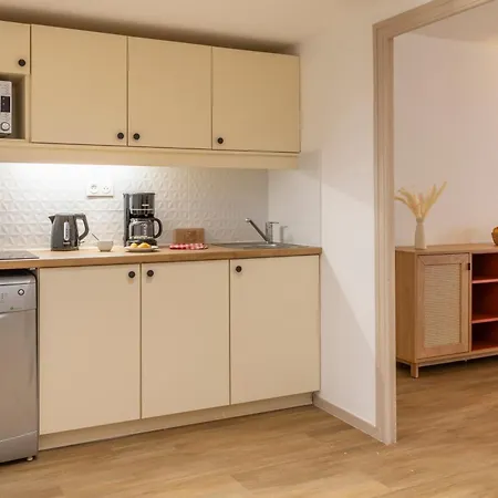 Pierre & Les Citronniers Aparthotel 3*