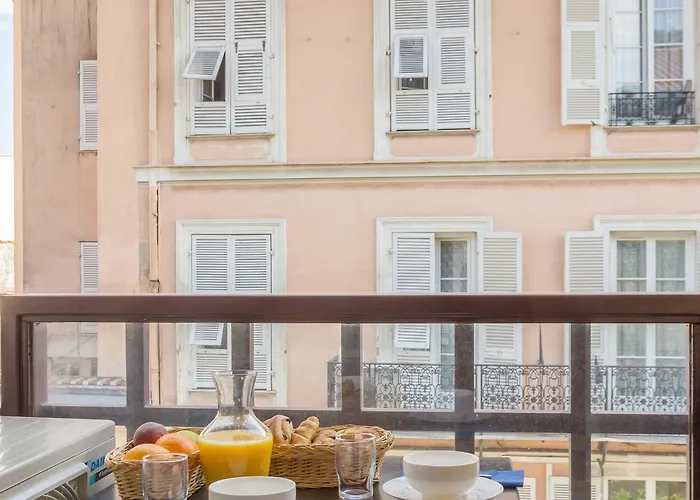 柠檬树皮埃尔假日酒店