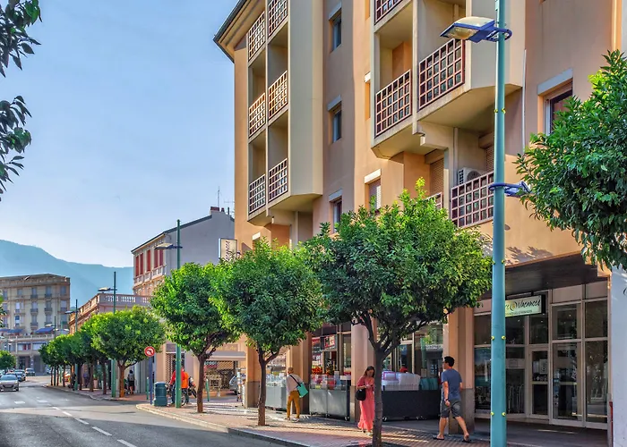 Pierre & Les Citronniers 아파트호텔 3*