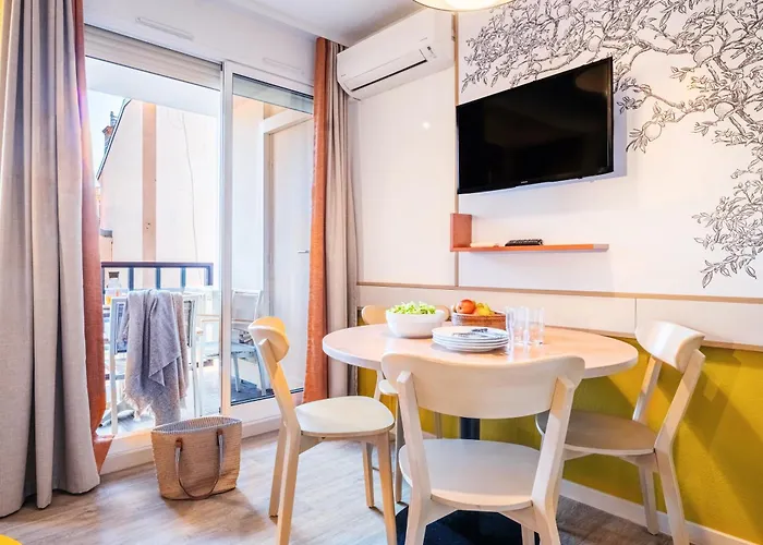 柠檬树皮埃尔假日酒店 芒通