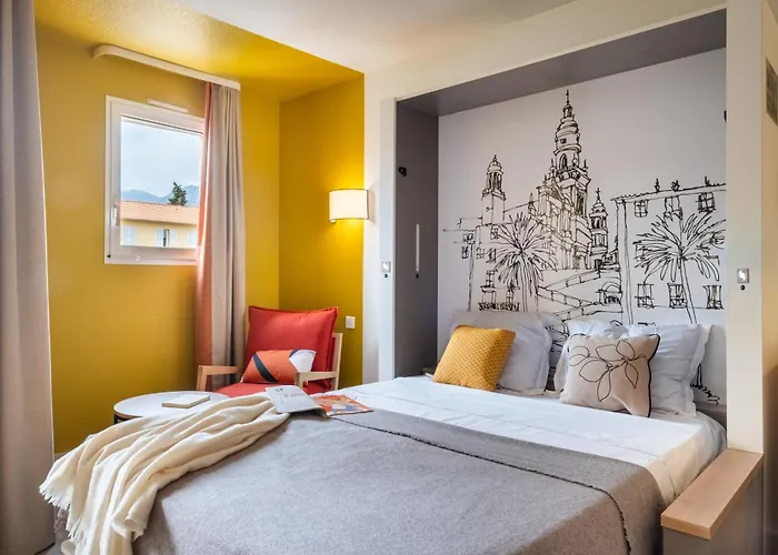 柠檬树皮埃尔假日酒店 3* 芒通